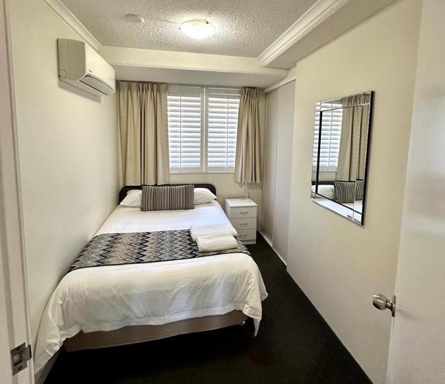 דירת שני חדרים, Goldsborough Place Apartments