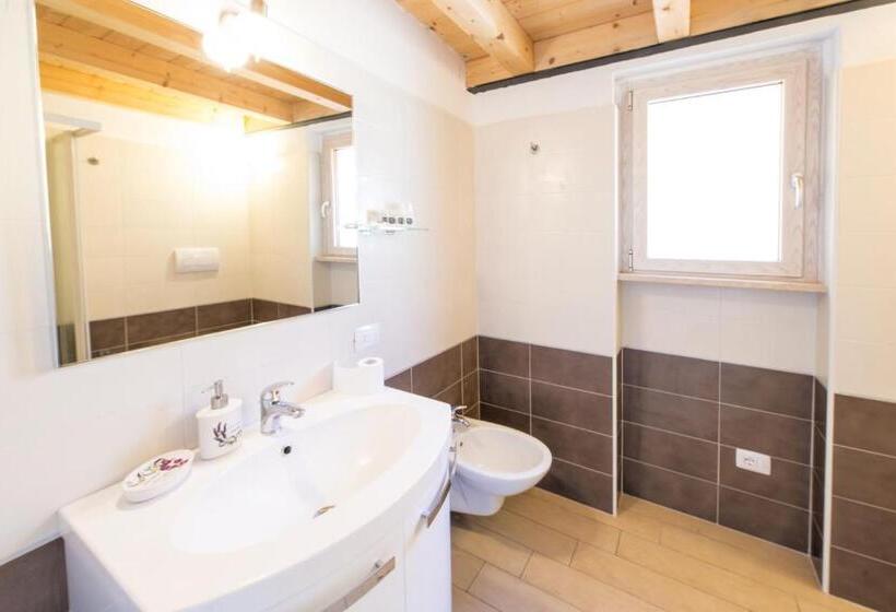 2 Bedrooms Apartment Lake View, La Chioma Di Berenice Garda Residence