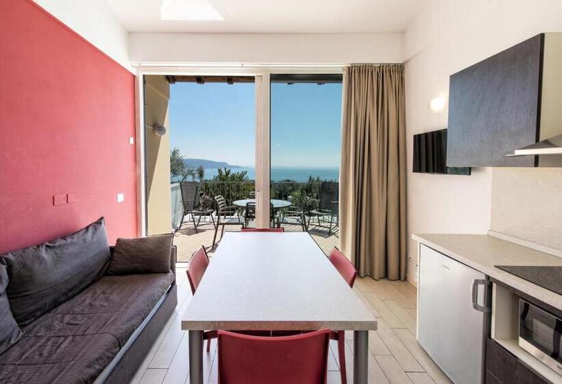2 Bedrooms Apartment Lake View, La Chioma Di Berenice Garda Residence
