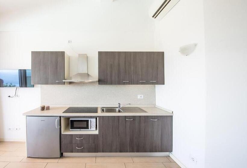 2 Bedrooms Apartment Lake View, La Chioma Di Berenice Garda Residence