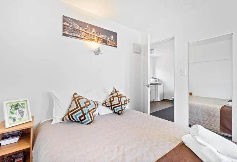 スイート, Ascot Vale Motor Lodge