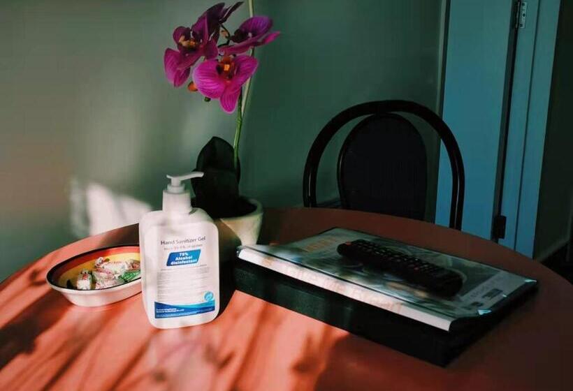 سوئیت پنت هاوس, Ascot Vale Motor Lodge