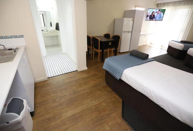 Семейный Номер, Sleepy Hill Motor Inn