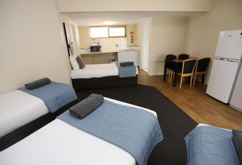 Семейный Номер, Sleepy Hill Motor Inn