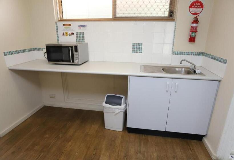 Семейный Номер, Sleepy Hill Motor Inn