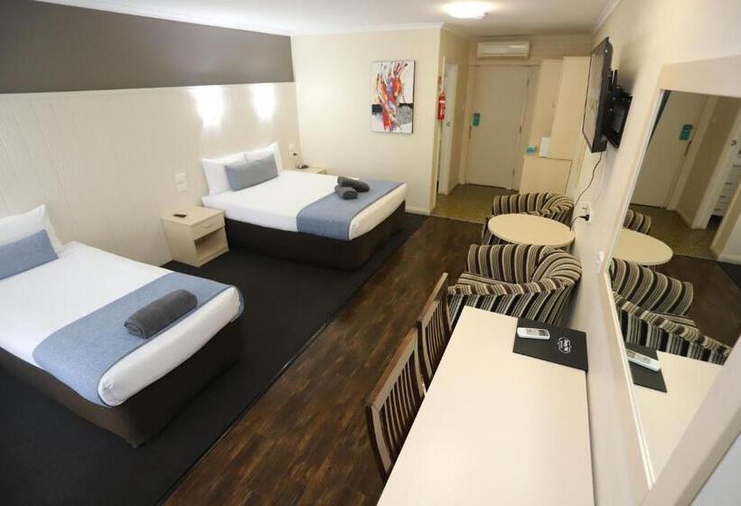 اتاق لوکس, Sleepy Hill Motor Inn
