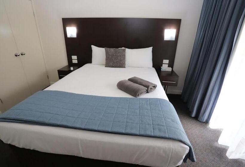 سوئیت 2 خوابه, Sleepy Hill Motor Inn