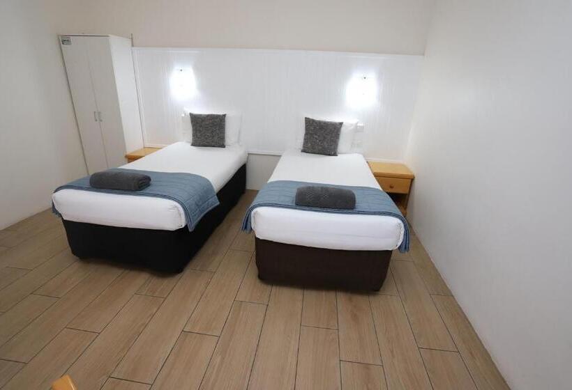 Семейные Апартаменты 3 Спальни, Sleepy Hill Motor Inn