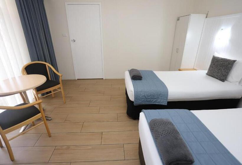 Семейные Апартаменты 3 Спальни, Sleepy Hill Motor Inn