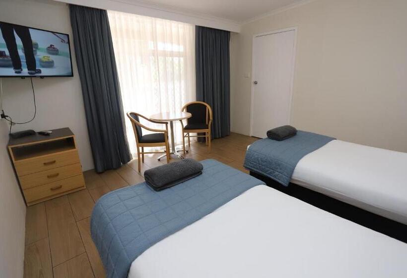 Семейные Апартаменты 3 Спальни, Sleepy Hill Motor Inn