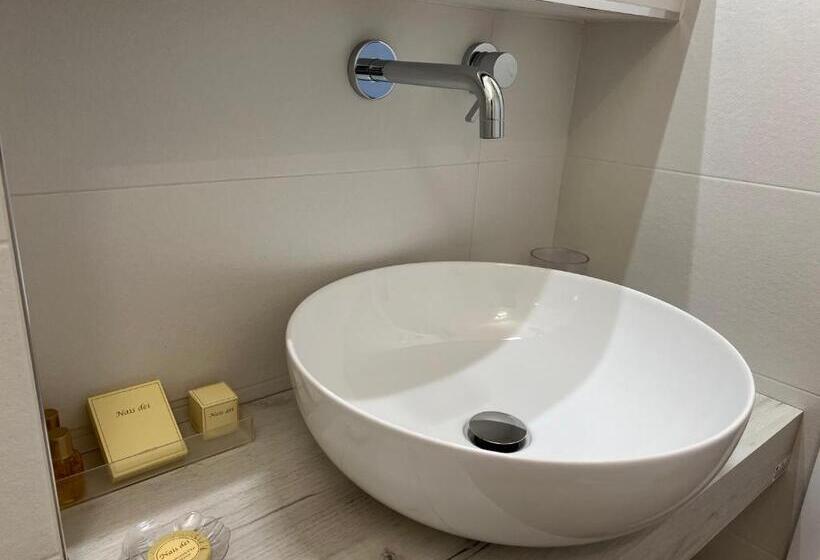 سوییت لوکس, 4b B&b