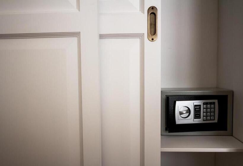 سوییت لوکس, 4b B&b