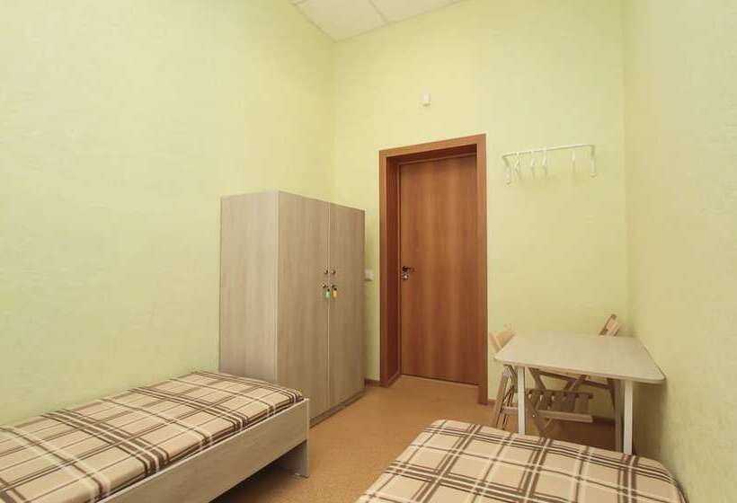 تختخواب در اتاق مشترک, Adres Hostel