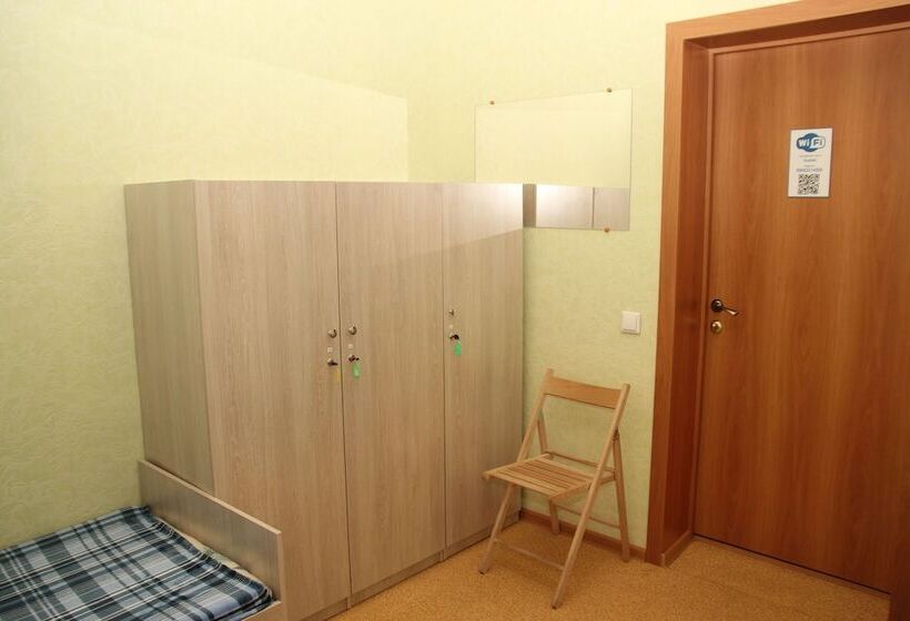 تختخواب در اتاق مشترک, Adres Hostel