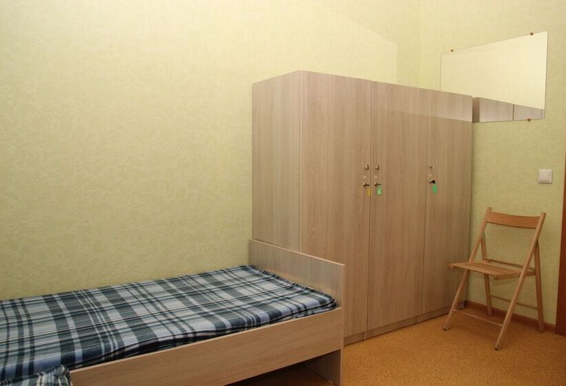 ルームシェアのワンベッド, Adres Hostel