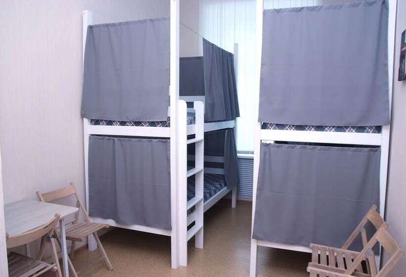 تختخواب در اتاق مشترک, Adres Hostel