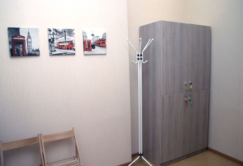 ルームシェアのワンベッド, Adres Hostel