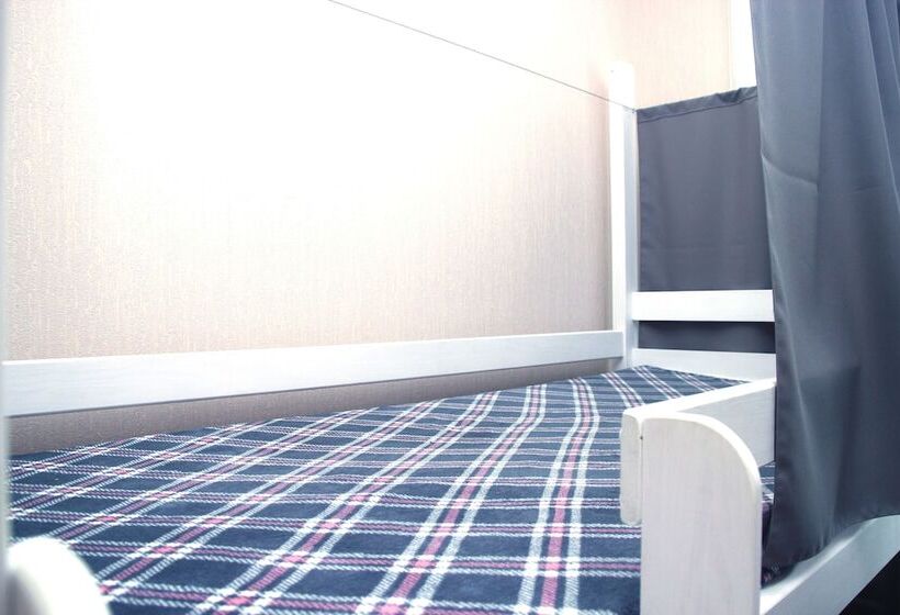 ルームシェアのワンベッド, Adres Hostel