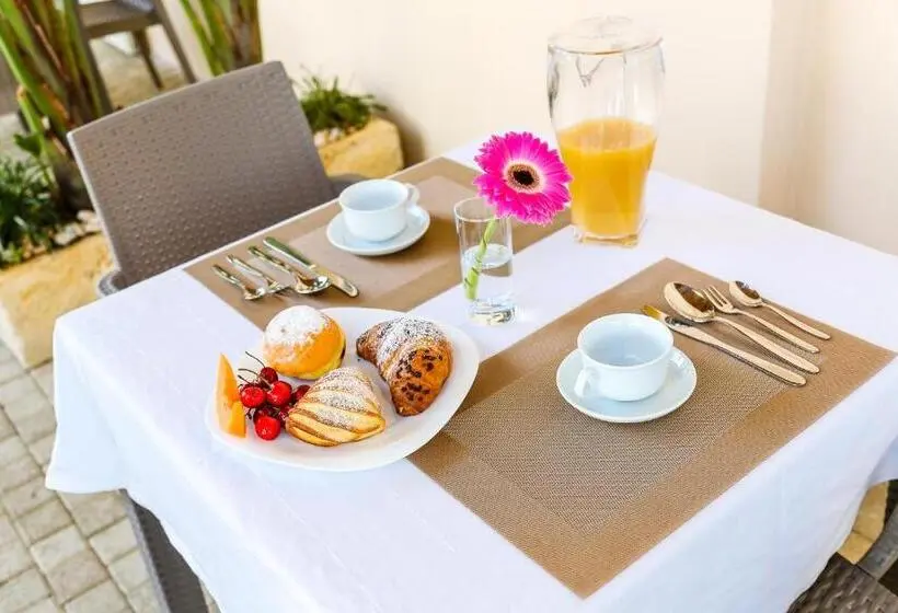 Standard Kolmen Hengen Huone, Il Lilium