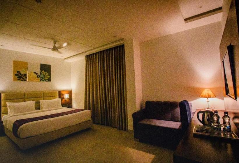 اتاق سوپریور, Ten Square, India