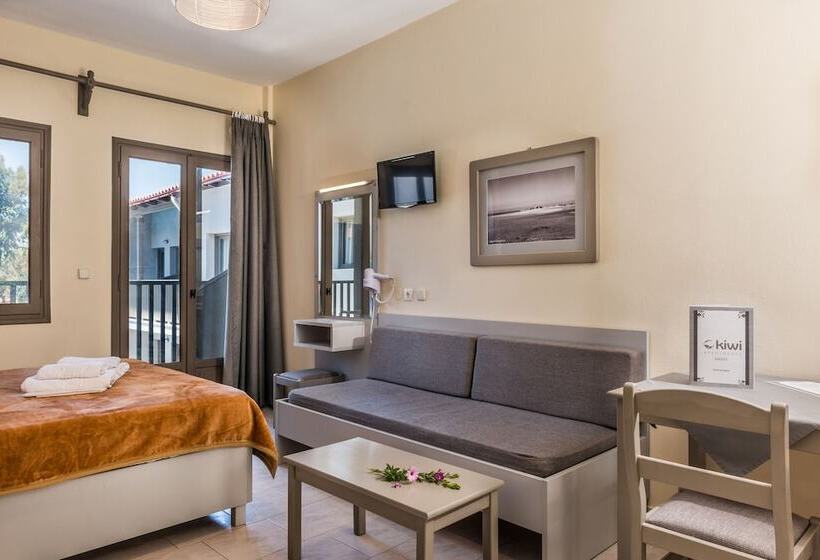 Студио Стандарт Вид на Бассейн, Kiwi Apartments