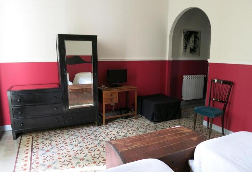 غرفة كلاسيكية ثلاثية, Maison Decò