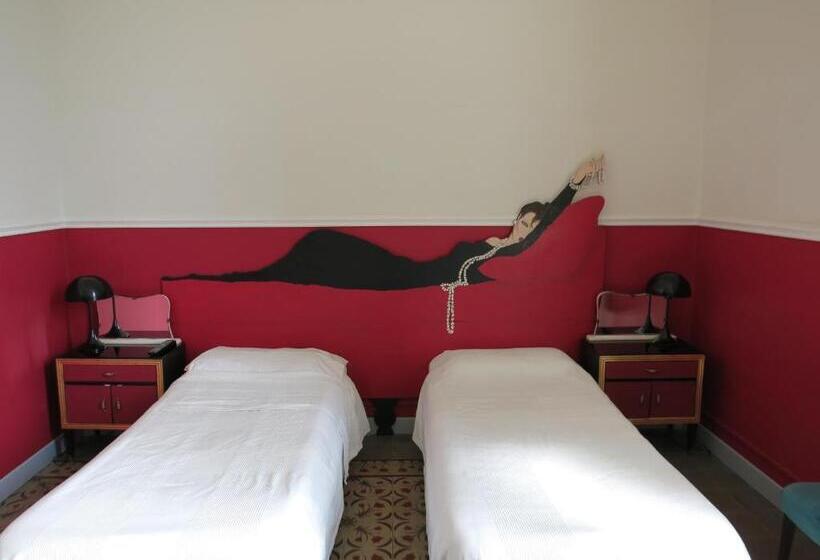 غرفة كلاسيكية ثلاثية, Maison Decò