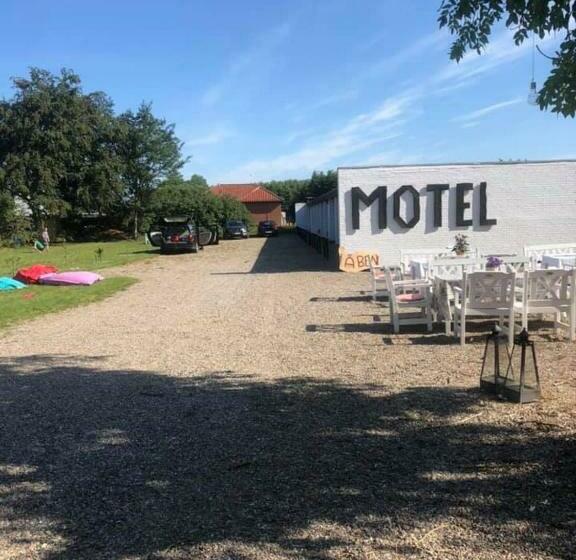 Номер Стандарт Трехместный, Døstrup Landevejskro & Motel