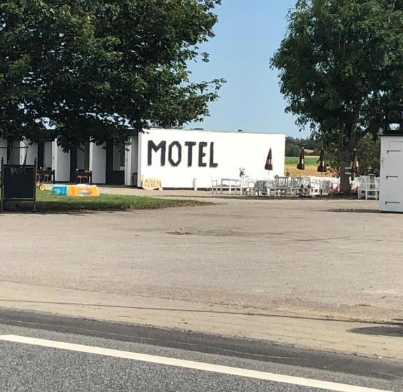 Номер Стандарт Трехместный, Døstrup Landevejskro & Motel