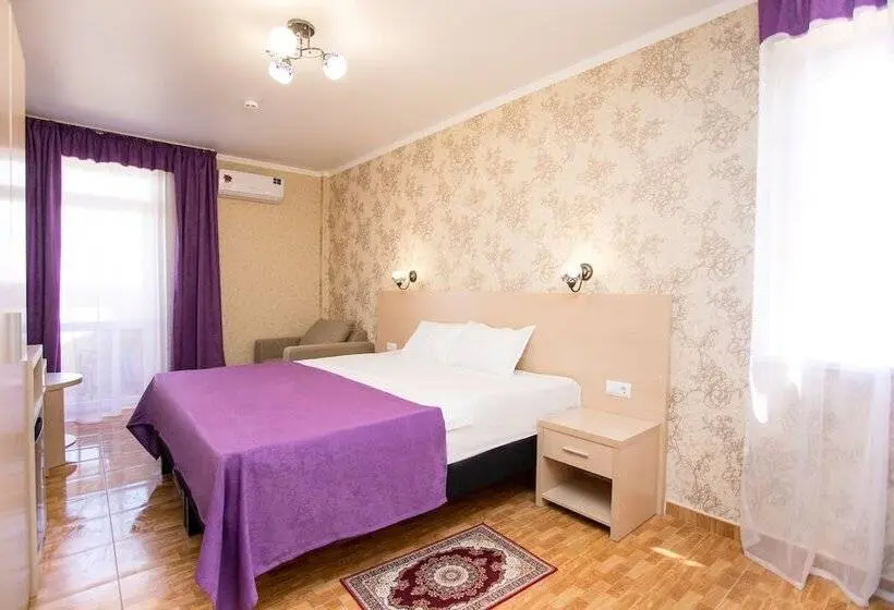 اتاق استاندارد سه نفره, Alfa Summer