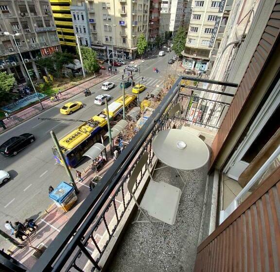 اتاق استاندارد یک نفره, Artemision