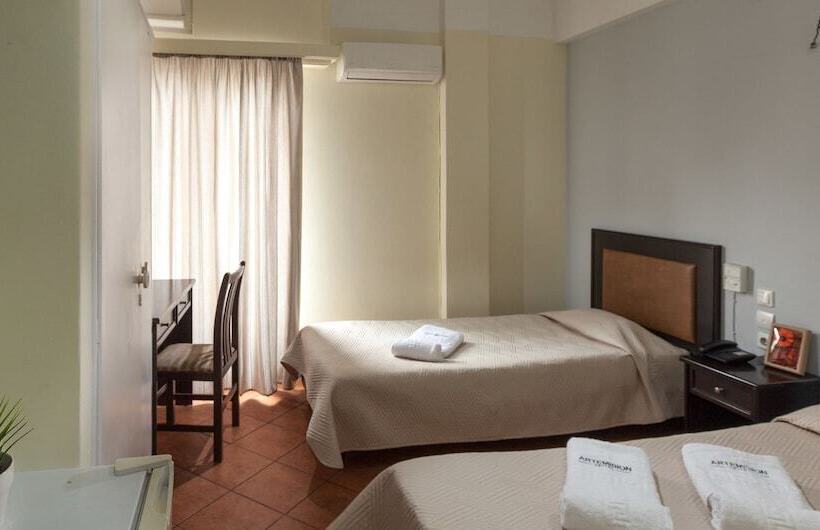 اتاق استاندارد سه نفره, Artemision