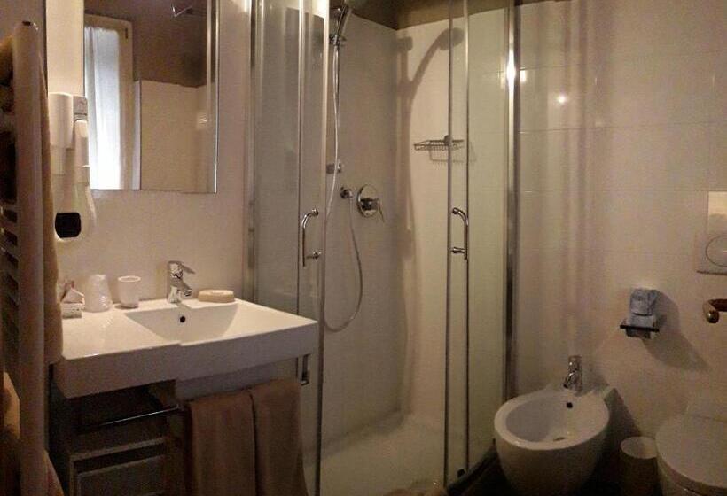 חדר סטנדרט, Sostio A Levante