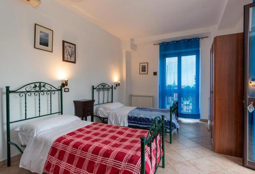 Quarto Quádruplo Estandar Vista Mar, Agriturismo Dell'etna