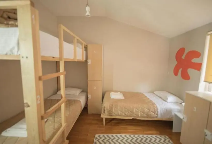 ルームシェアのワンベッド, Mosaic Home