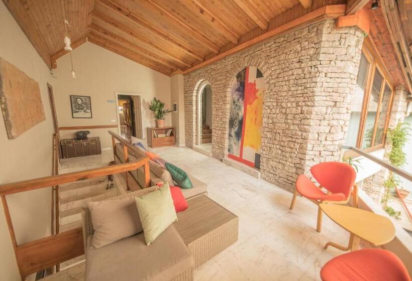 컴포트 트리플 룸, Mosaic Home