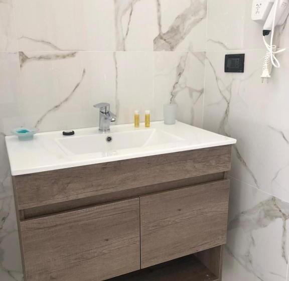 Chambre Quadruple Standard avec Balcon, Beauty House