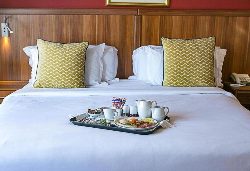 חדר סטנדרט, 9 On Barrack