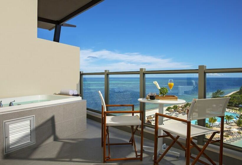 Club Junior Suite, Dreams Natura Resort & Spa  All Inclusive