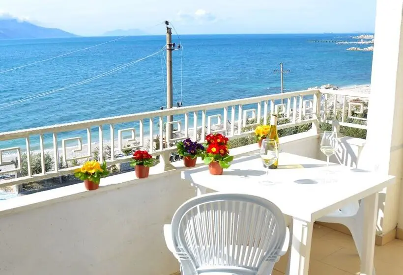 Perhesviitti, Pastarella Beachfront Resort