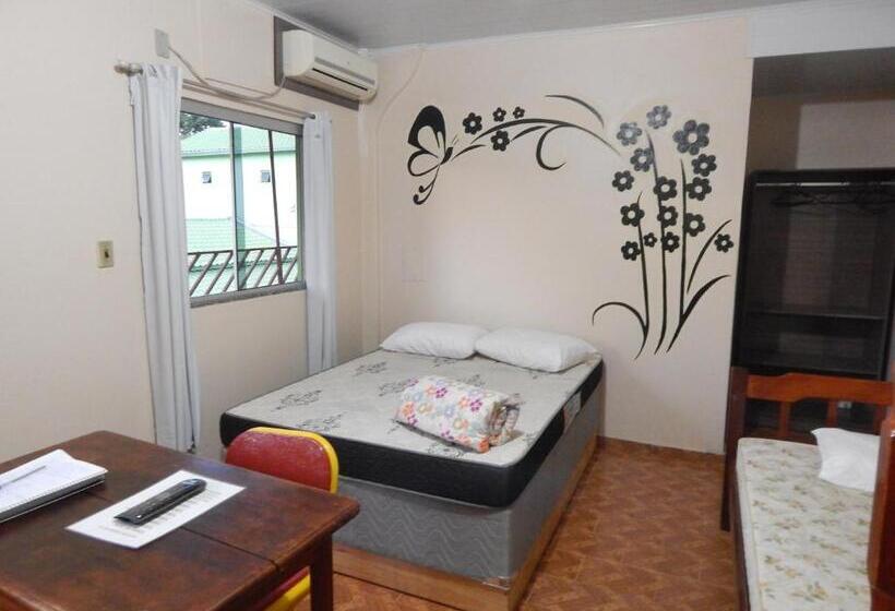 غرفة قياسية ثلاثية, Pousada Primavera