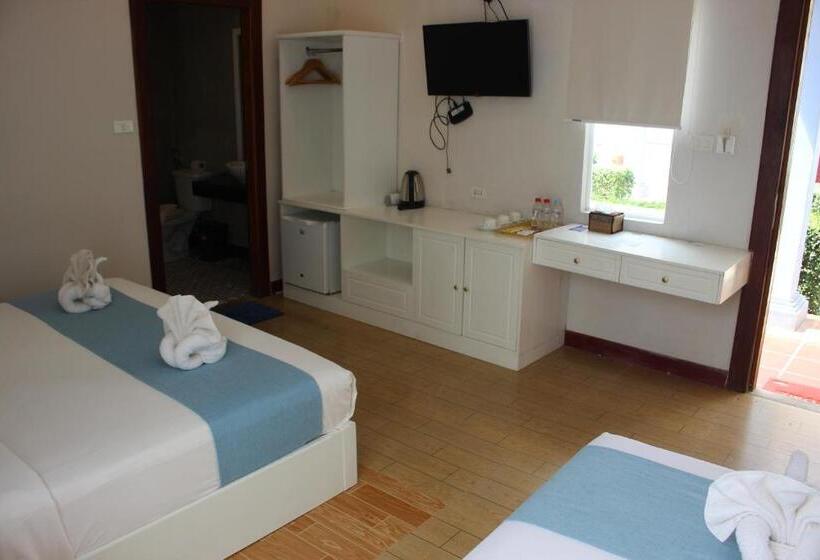 デラックスファミリールーム, Scarlet Sails Resort