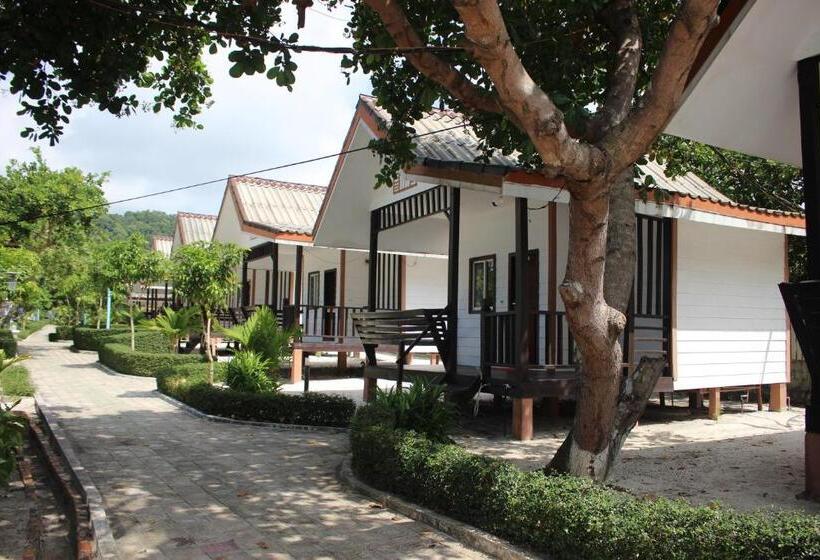 デラックスバンガロー, Scarlet Sails Resort