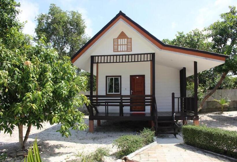 デラックスバンガロー, Scarlet Sails Resort