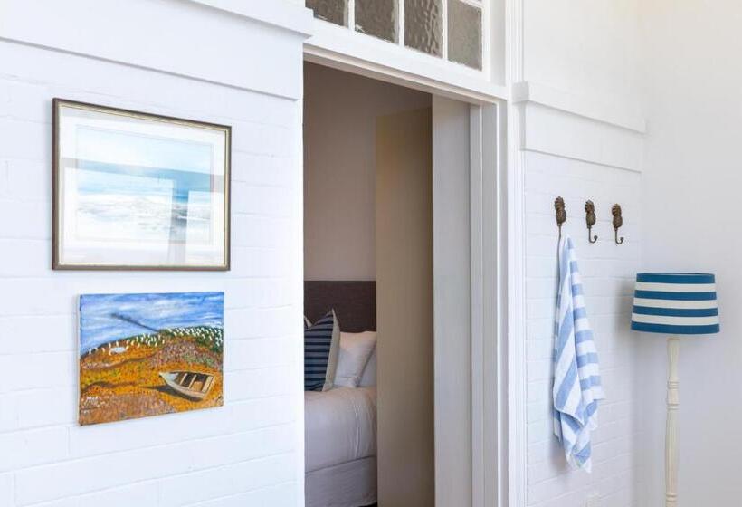 패밀리 룸, The Clovelly