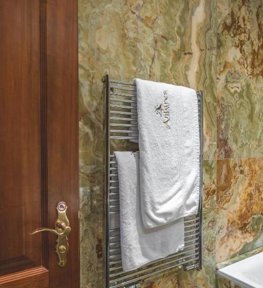 اتاق اکونومی, Antares