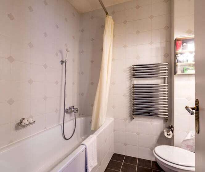 اتاق استاندارد یک نفره, Churchill