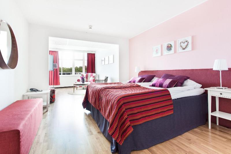 Семейный Номер, Ronnebybrunn