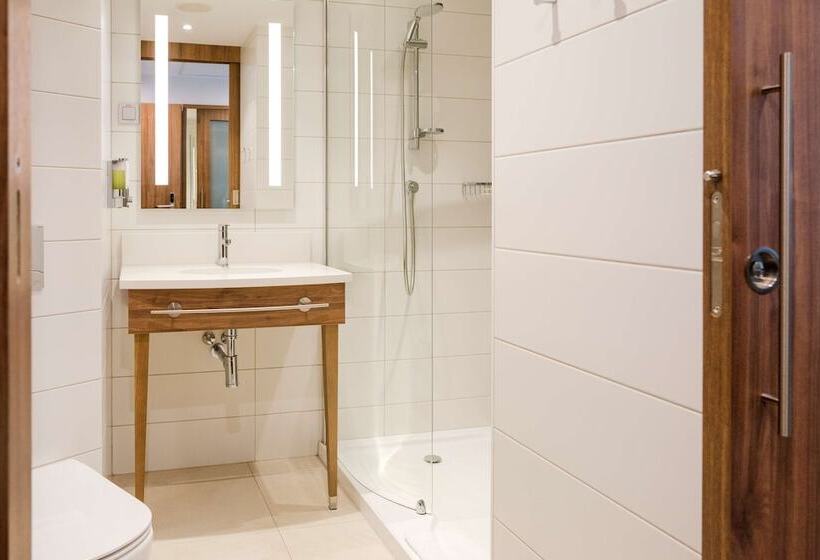 اتاق استاندارد, Hampton By Hilton Kalisz