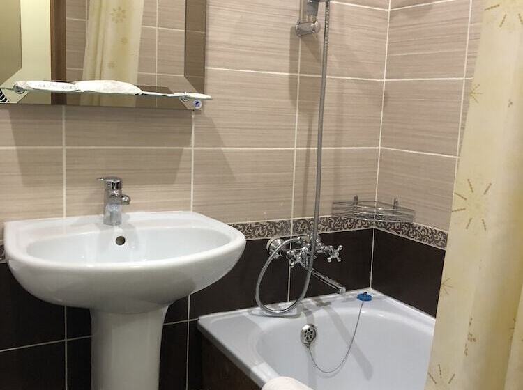 استودیوی استاندارد, Amaks Tourist